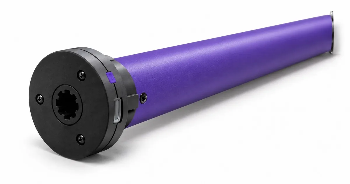 หัวมอเตอร์ K25 ด้านที่ยึดกับขาม่าน มีปุ่มกดและช่องเสียบสายอยู่ที่หัว